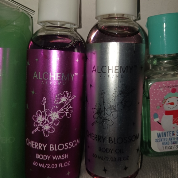 Random Beauty Bundle - Picture 3 of 5